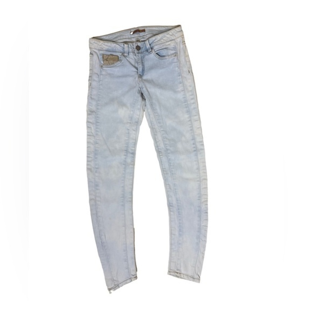 ⭐️ NWT Pull & Bear Light Wash Banana low-waist Jeans- size EUR 36